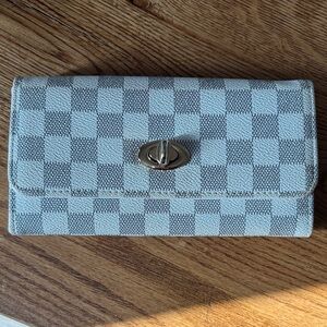 Checked Pattern Women's Wallet in Light Gray